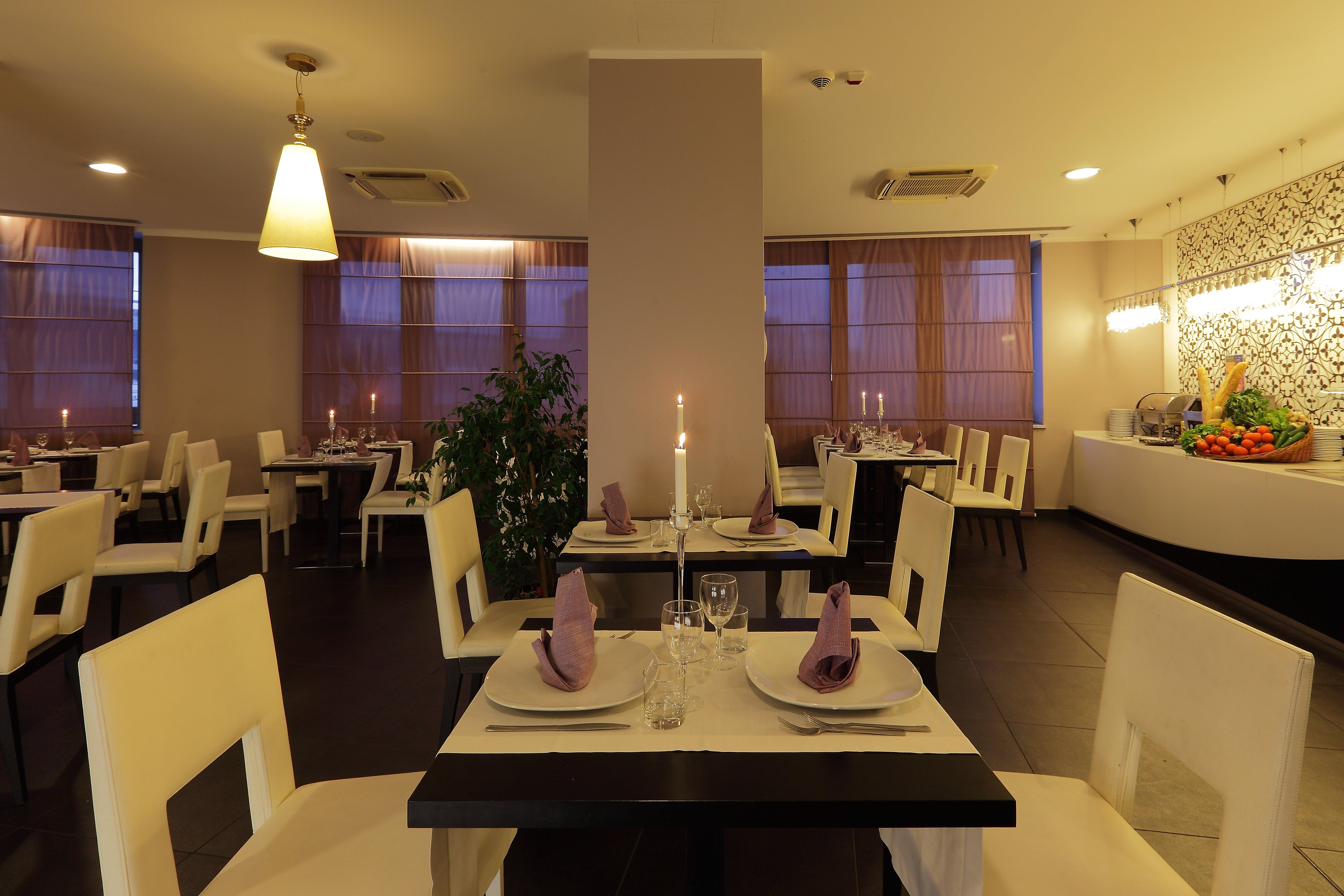 By Ihg Genova