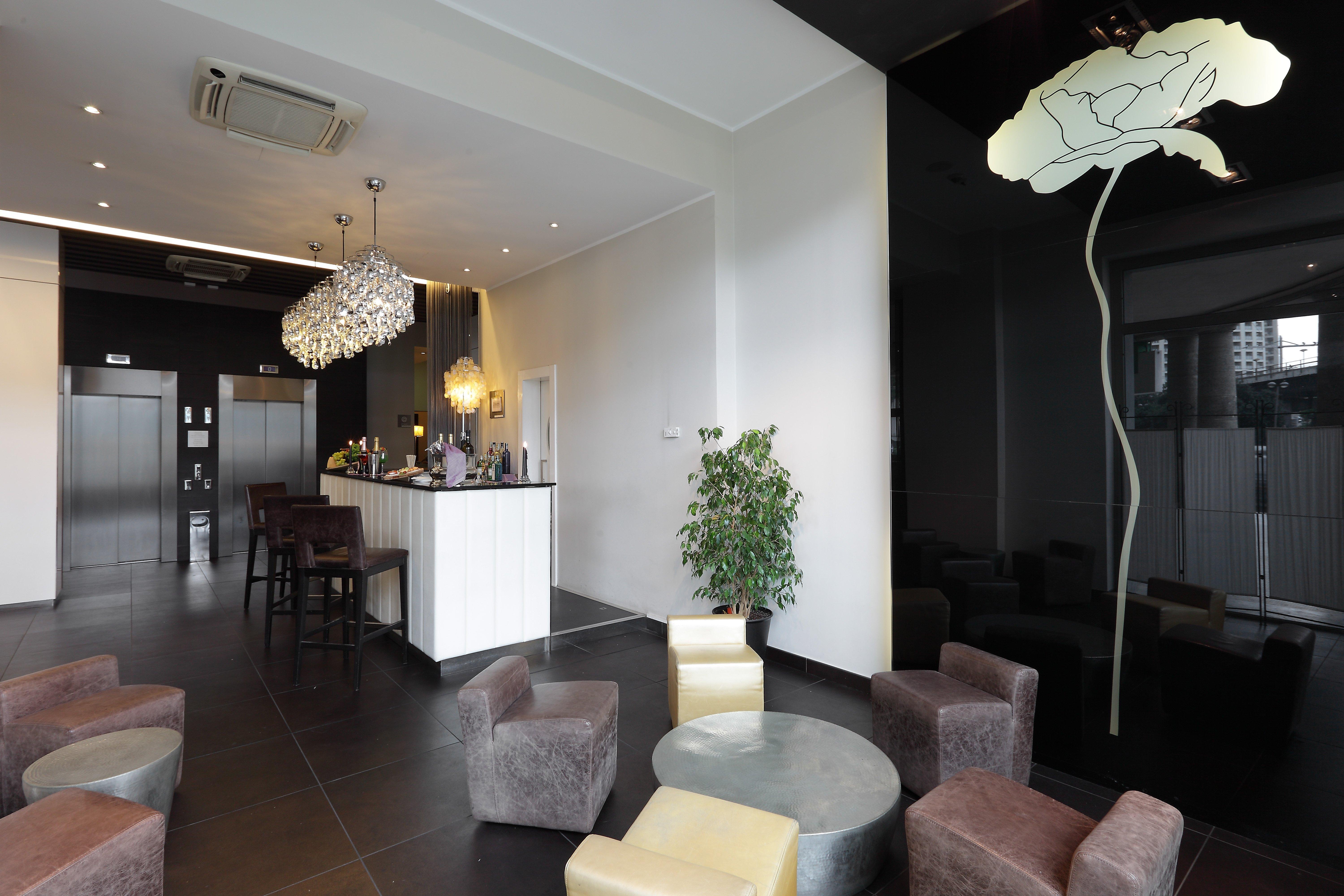 By Ihg Genova