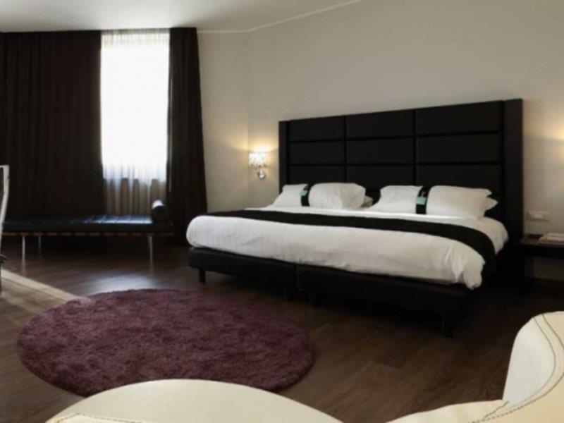 Hotel By Ihg